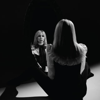 the album cover for Brie Stoner - Me Veo
