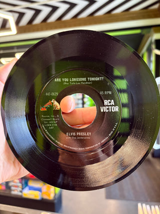 Elvis Presley- Are You Lonesome Tonight? / I Gotta Know