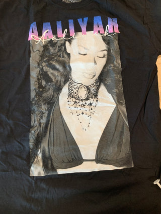 Aaliyah B/W Photo Portrait T-Shirt, Black, L
